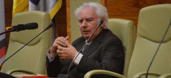 Despre dreptul de a nu sărbători Unirea, și despre istoria roz. Cu Lucian Boia